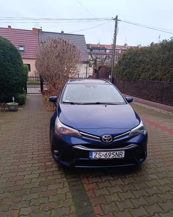 Toyota Avensis cena 48800 przebieg: 143000, rok produkcji 2015 z Szczecin małe 106